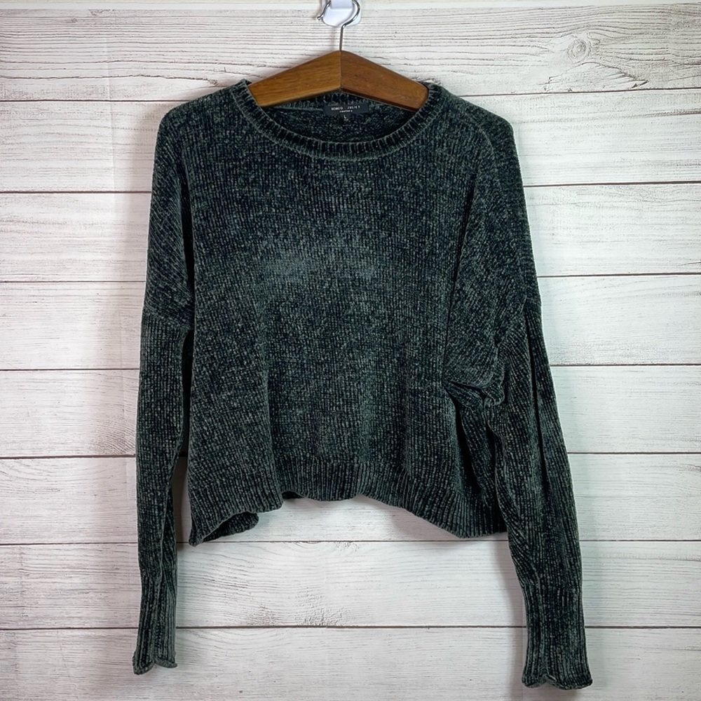 Women’s Romeo & Juliet Cropped Crewneck